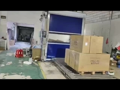 Dispositivo per la doccia ad aria personalizzata appoggiato al muro e soffiato su entrambi i lati