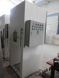 Passaggio della stanza pulita del sistema di controllo dello SpA attraverso il compatto con la linea del trasportatore
